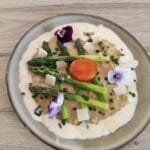 rizotto aux asperges, œuf confit et crème de parmesan